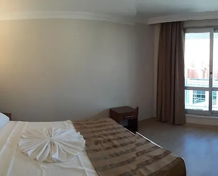Hotel Midi & 5*